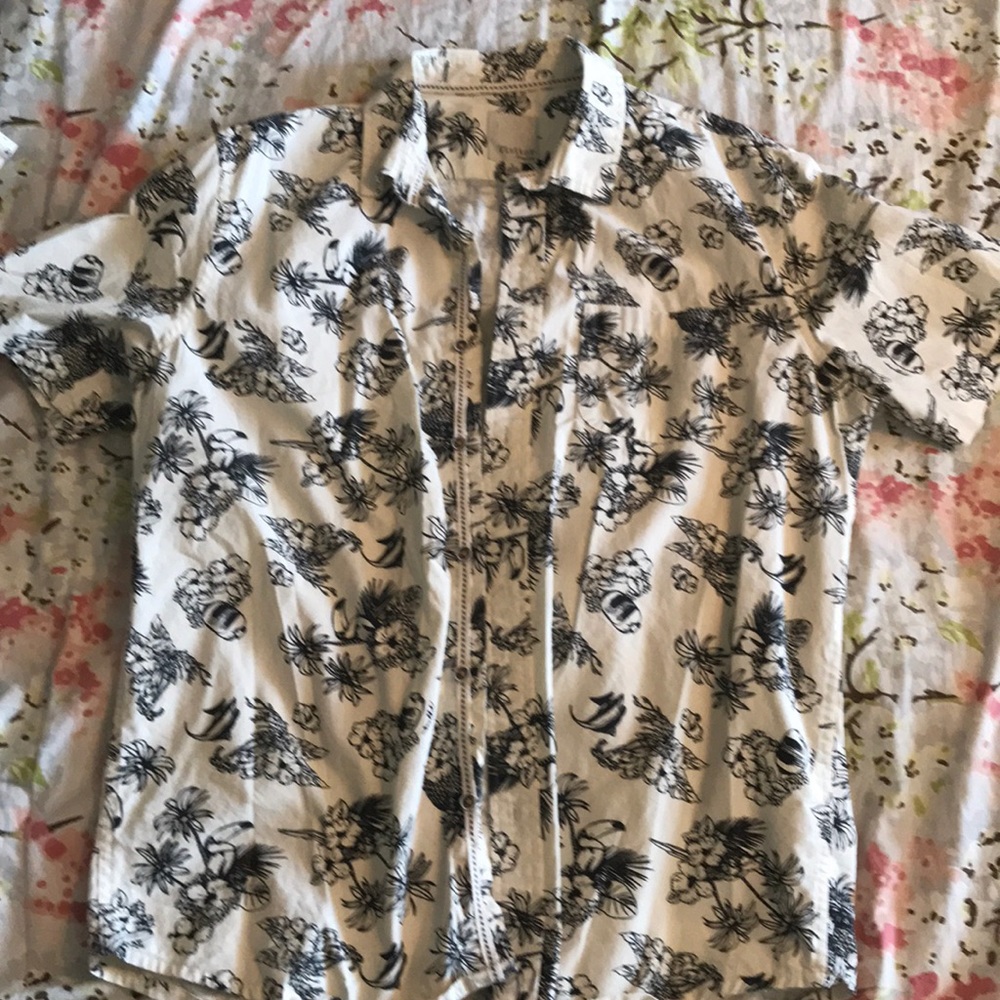 Visitor Premium men’s button-down